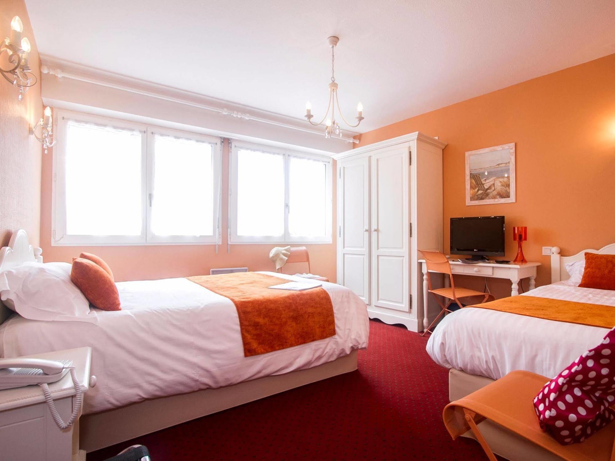 Les Hirondelles Hotel Les Sables-d'Olonne Exterior photo